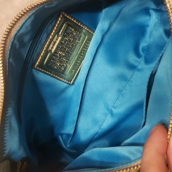Coach crossbody/ should pursue - Picture 3 of 12